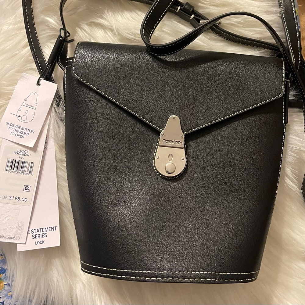 NEW Calvin Klein Lock Leather Bucket Bag, Perfect Gift !!!